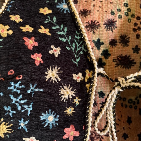 Colorful Embroidered Vest - Picture 2 of 4